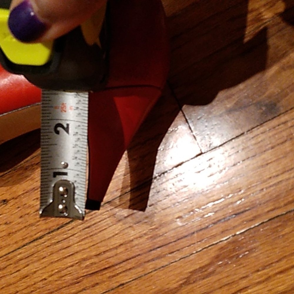 Red pumps - Picture 8 of 11